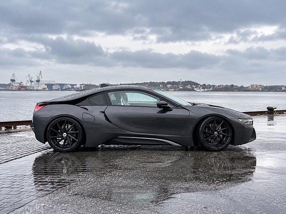 BMW i8 3 of 19
