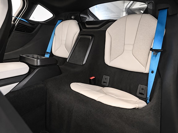 BMW i8 17 of 19