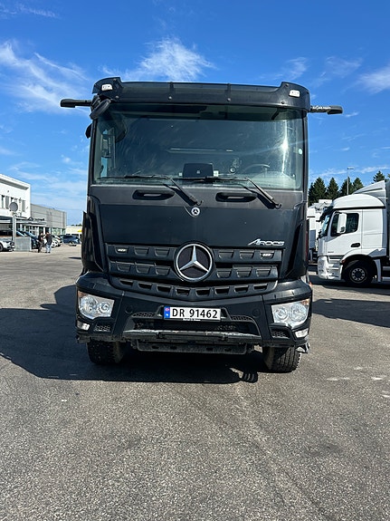 Mercedes-Benz Arocs 2 of 11