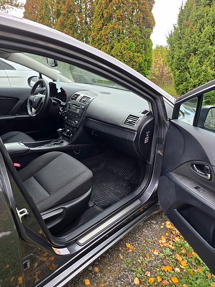 Toyota Avensis 7 of 15