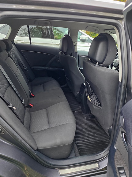 Toyota Avensis 9 of 15