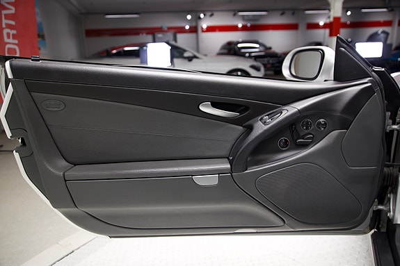 Mercedes-Benz SL500 16 of 23