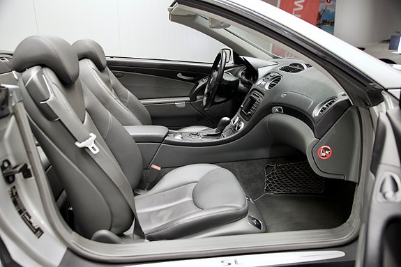 Mercedes-Benz SL500 2 of 23