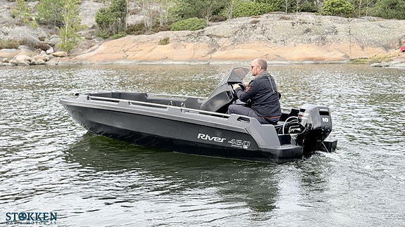 River 460 XR - Mercury 10hk (20hk) - Kartplotter 4 of 17