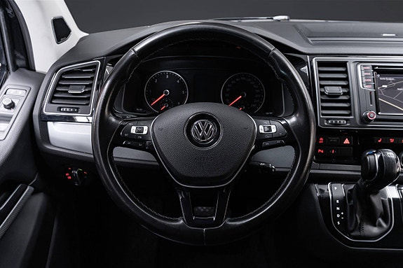 Volkswagen Multivan 14 of 30