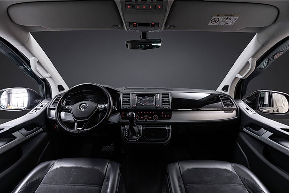 Volkswagen Multivan 13 of 30