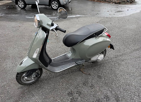 Vespa Primavera 50 2 of 2