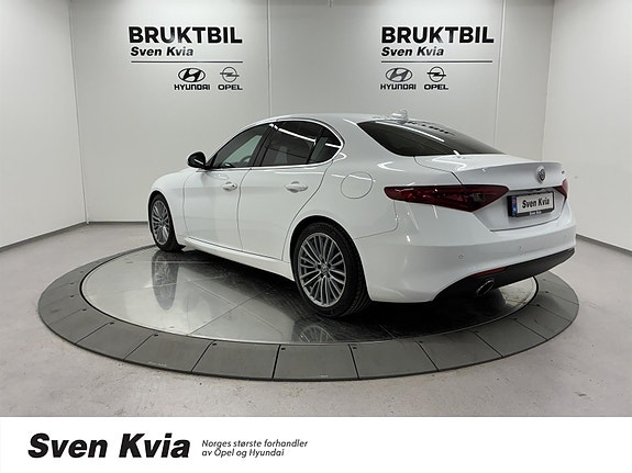 Alfa Romeo Giulia 8 of 30