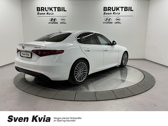 Alfa Romeo Giulia 6 of 30