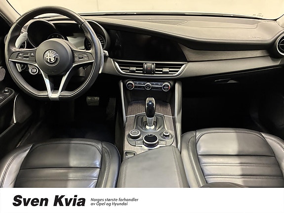 Alfa Romeo Giulia 9 of 30
