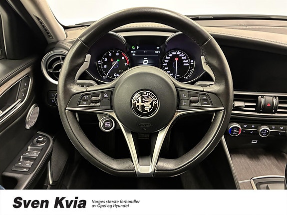 Alfa Romeo Giulia 18 of 30