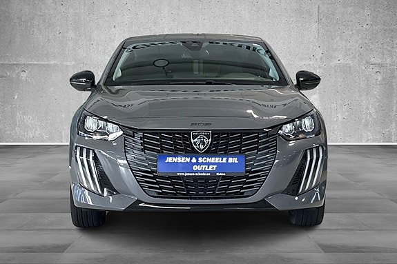 Peugeot e-208 2 of 30
