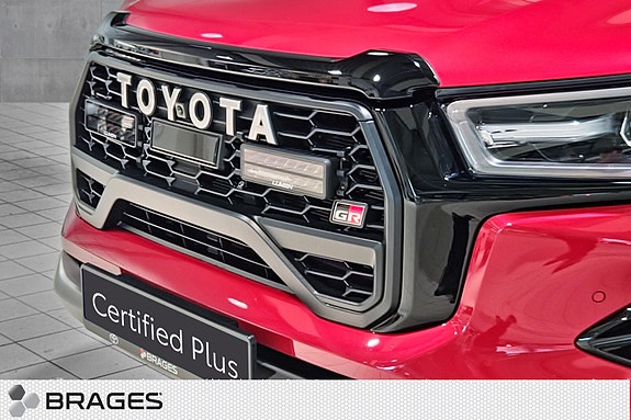 Toyota HiLux 11 of 30