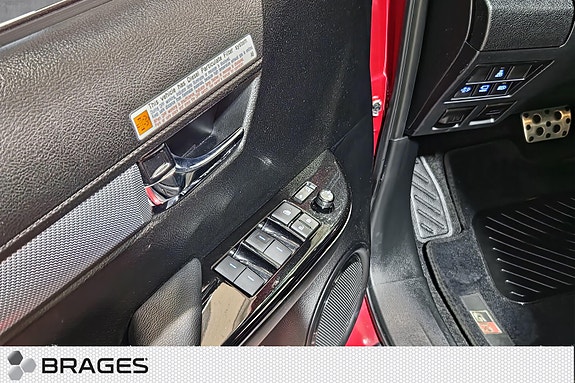 Toyota HiLux 24 of 30