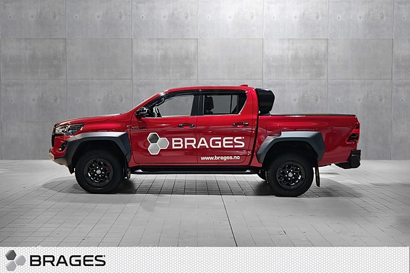 Toyota HiLux 2 of 30
