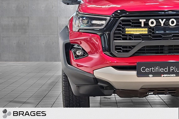Toyota HiLux 10 of 30