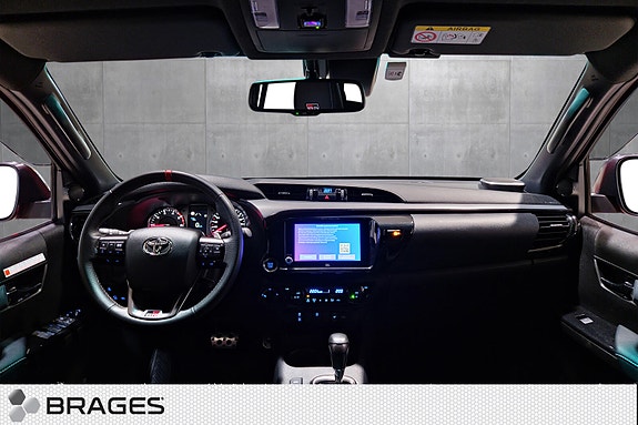 Toyota HiLux 12 of 30