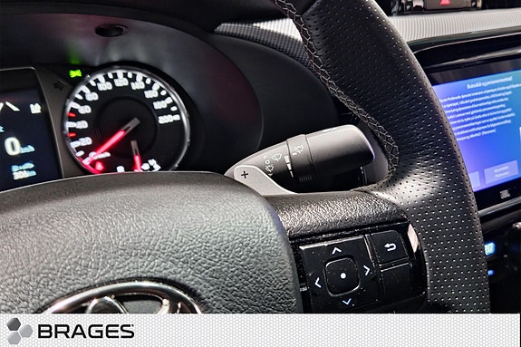 Toyota HiLux 16 of 30