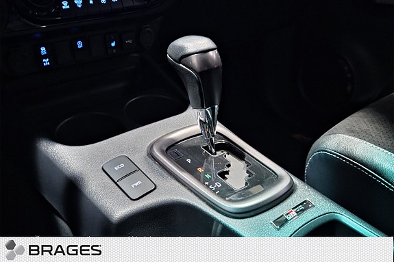 Toyota HiLux 18 of 30