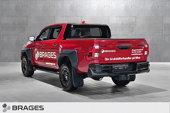 Toyota HiLux 3 of 30