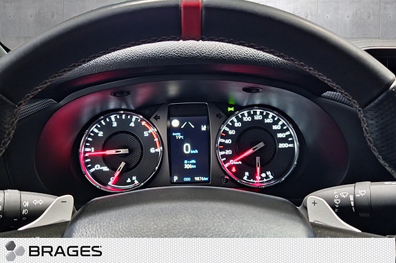 Toyota HiLux 17 of 30
