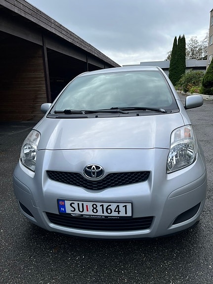 Toyota Yaris 3 of 3