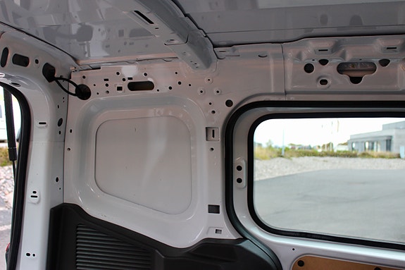 Ford Transit Courier 18 of 30