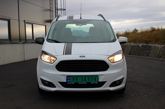 Ford Transit Courier 3 of 30