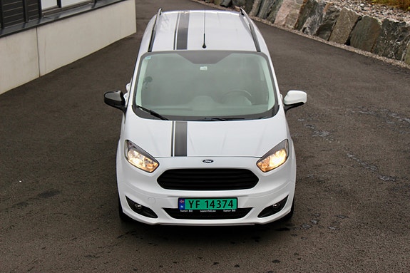 Ford Transit Courier 10 of 30