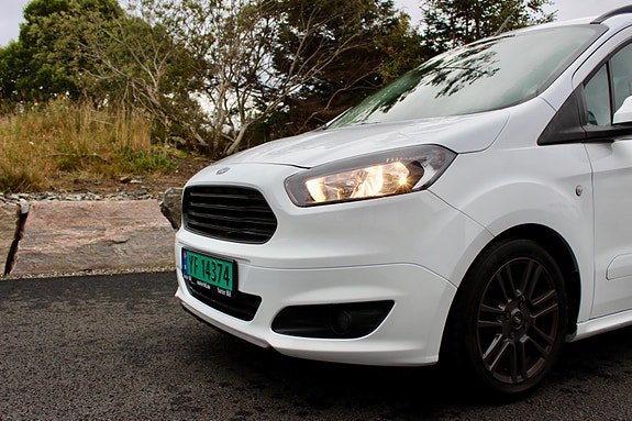 Ford Transit Courier 13 of 30