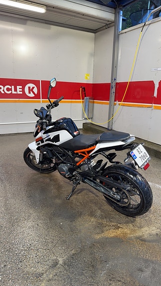 KTM 125 Duke 6 of 7