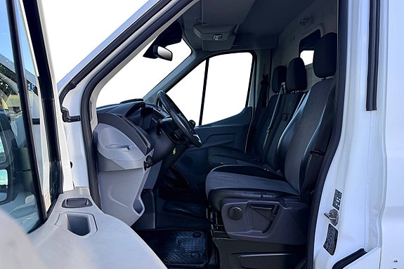 Ford Transit 13 of 30