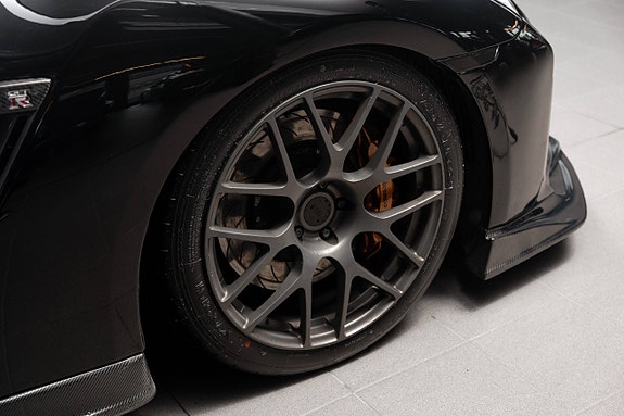 Nissan GT-R 19 of 30