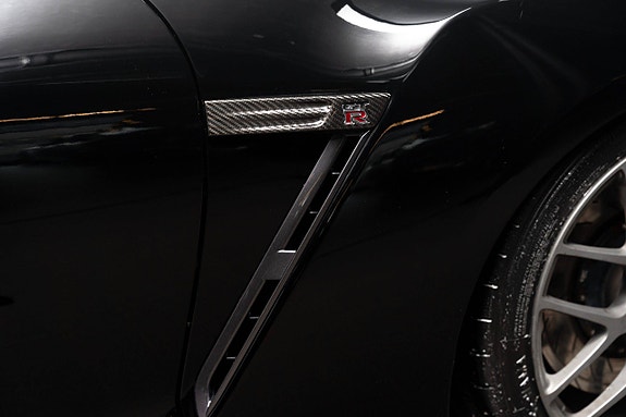 Nissan GT-R 21 of 30