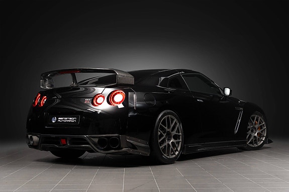 Nissan GT-R 2 of 30