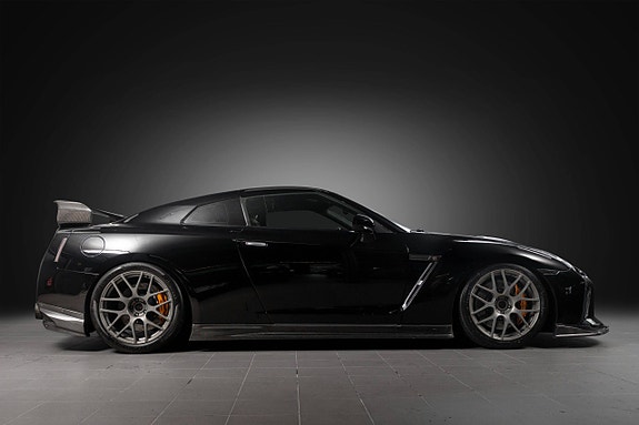 Nissan GT-R 3 of 30