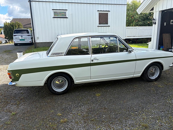 Ford Cortina 3 of 16