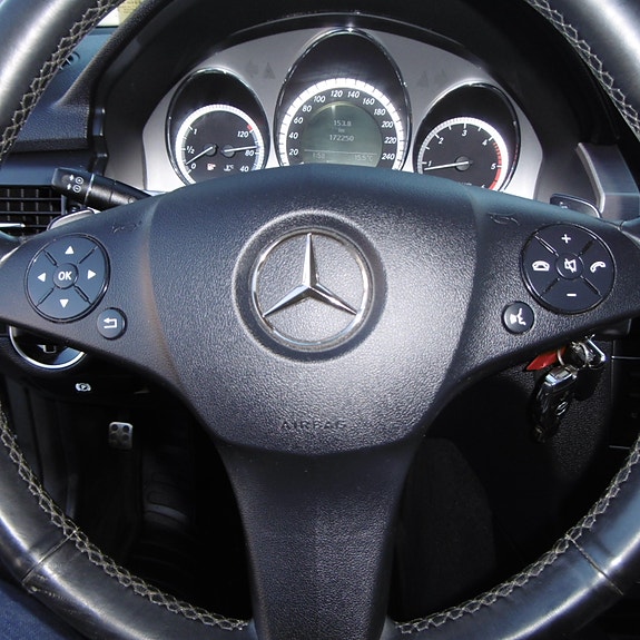 Mercedes-Benz GLK220 22 of 30