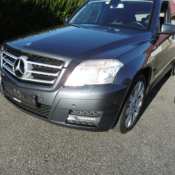 Mercedes-Benz GLK220 10 of 30