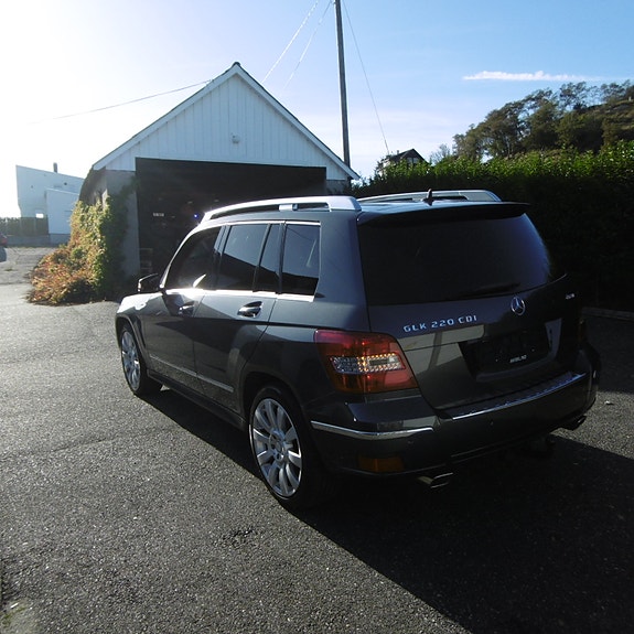 Mercedes-Benz GLK220 3 of 30
