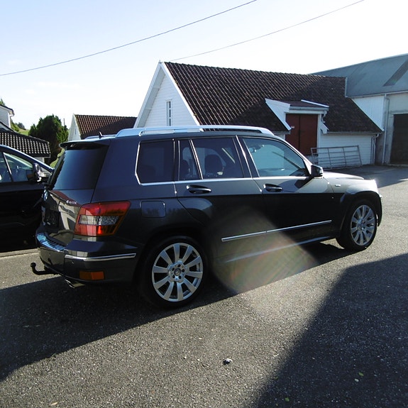 Mercedes-Benz GLK220 6 of 30