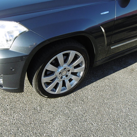 Mercedes-Benz GLK220 11 of 30