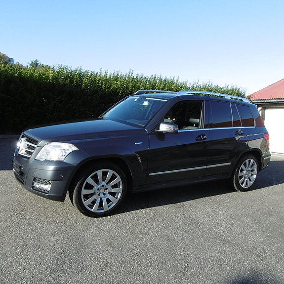 Mercedes-Benz GLK220 2 of 30