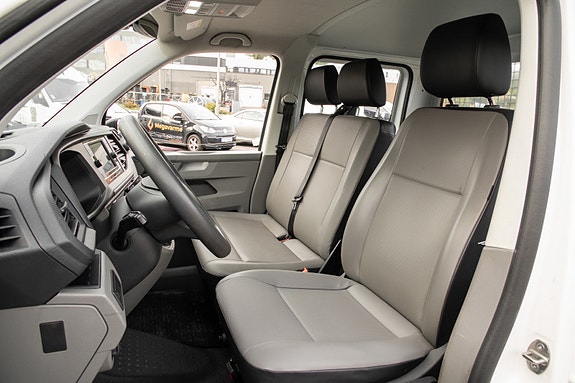 Volkswagen Transporter 9 of 28