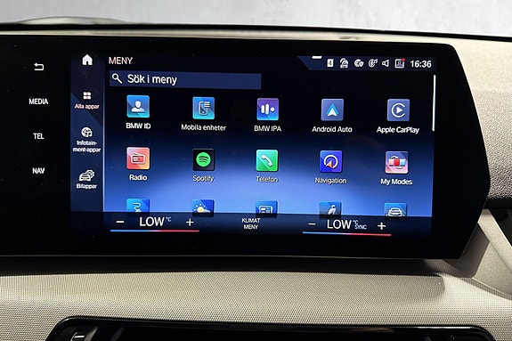 mulighet for apple carplay og android auto, samt integrert spotify i egen app.