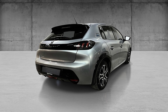 Peugeot 208 4 of 10