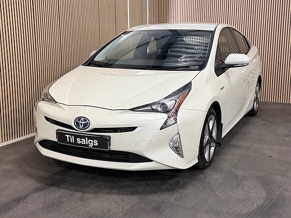 Toyota Prius 4 of 30