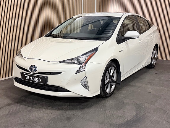 Toyota Prius 5 of 30