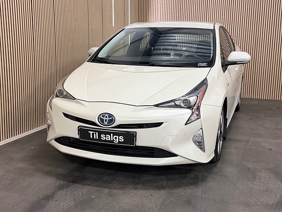 Toyota Prius 3 of 30