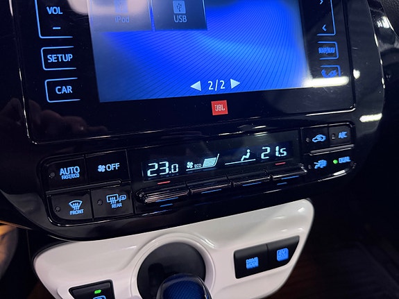 Toyota Prius 27 of 30